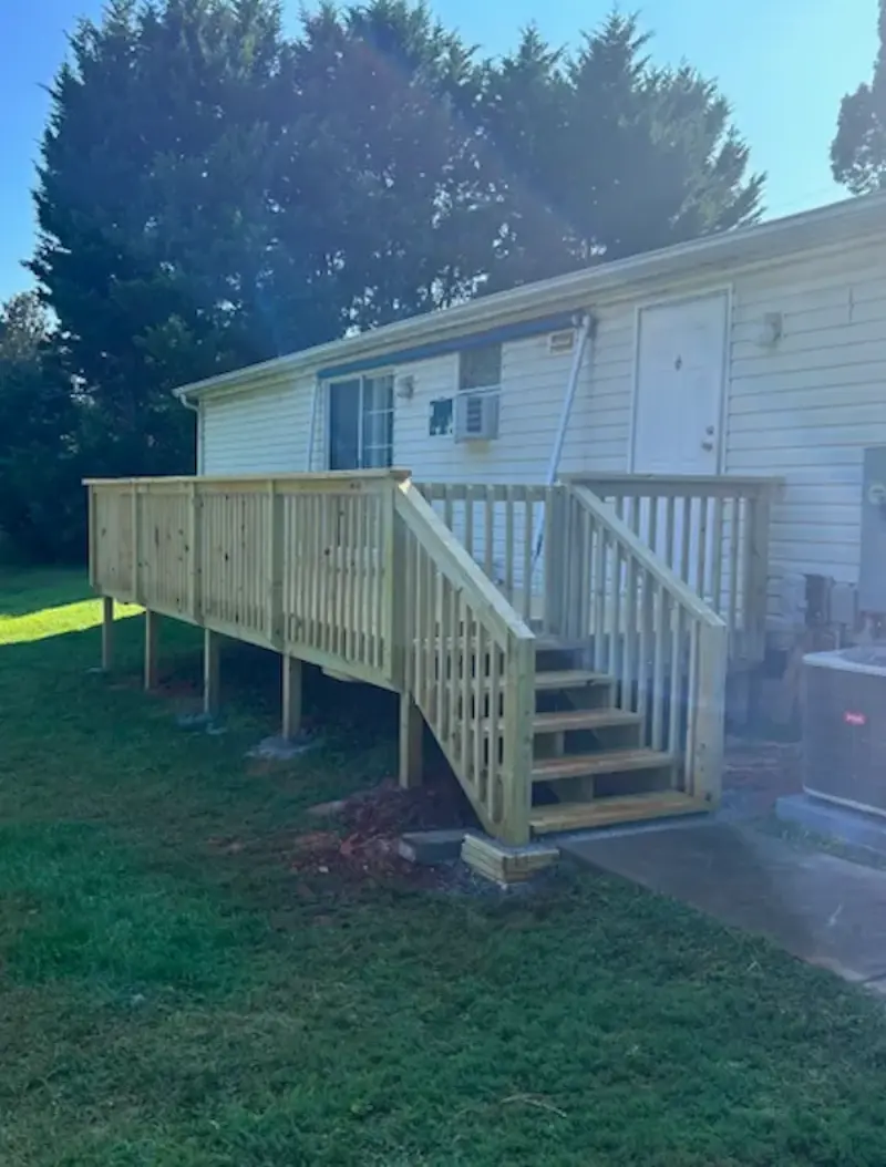 Custom wood deck builder in Northlakes NC by Deck Unique
